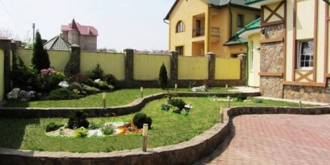 Pejzažni dizajn malog dvorišta privatne kuće + fotografija